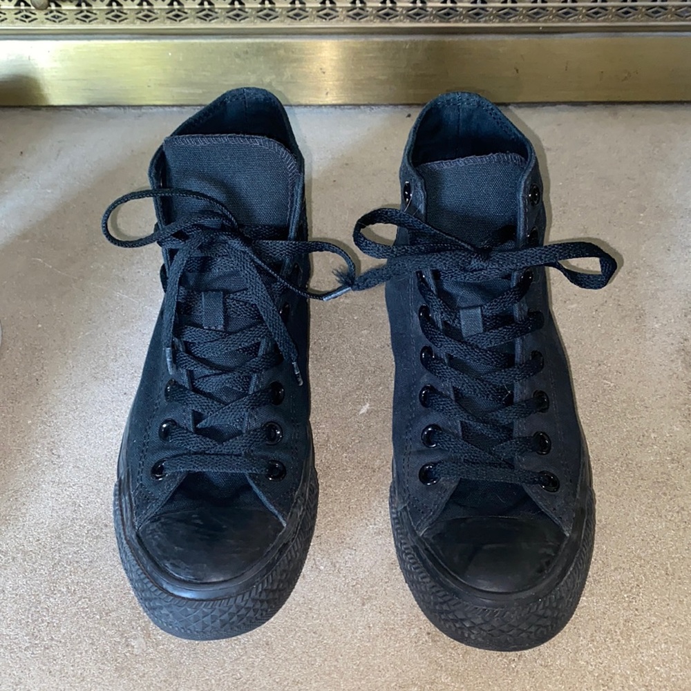 All black Hightop Converse Allstar
